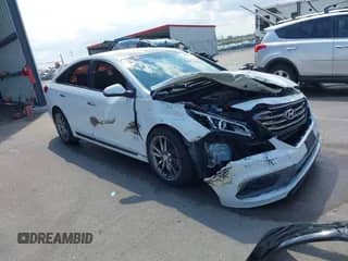 2015 Hyundai Sonata Sport z VIN 5NPE34AB3FH092236, wystawiony jako IAAI lot #43083552 z przebiegiem 89 391 mil mil oraz . Historia ofert i sprzedaży dostępna na DreamBid. Obrazek 1.