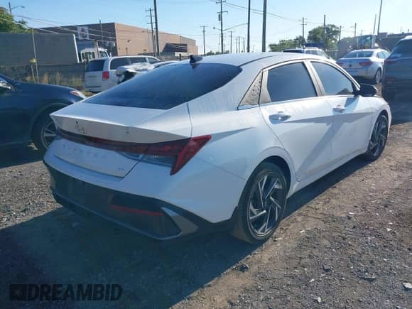 2024 Hyundai Elantra Limited z VIN KMHLN4DJ2RU097017, wystawiony jako IAAI lot #43068401 z przebiegiem 15 452 mil mil oraz . Historia ofert i sprzedaży dostępna na DreamBid. Obrazek 4.