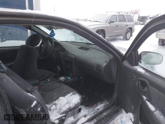 2004 Chevrolet Cavalier LS Sport z VIN 1G1JH12F247159399, wystawiony jako IAAI lot #41565271 z przebiegiem Nie podano mil oraz . Historia ofert i sprzedaży dostępna na DreamBid. Obrazek 5.