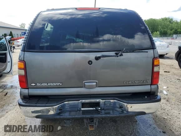 2002 Chevrolet Suburban LT с VIN 3GNGK26G82G294276, выставлен на аукционе Copart как лот 56399015 с пробегом 187 305 миль миль и На запчасти • Non repairable. История ставок и продаж доступна на DreamBid. Изображение 6.