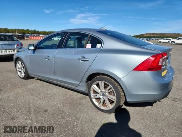 2013 Volvo S60 T6 R-Design Platinum с VIN YV1902FH1D2230439, выставлен на аукционе Copart как лот 85838645 с пробегом 62 484 миль миль и Списание • Salvage title. История ставок и продаж доступна на DreamBid. Изображение 2.