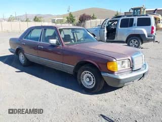 1985 Mercedes-Benz 380 z VIN WDBCA32D7FA120911, wystawiony jako IAAI lot #43498833 z przebiegiem 137 598 mil mil oraz . Historia ofert i sprzedaży dostępna na DreamBid. Obrazek 1.