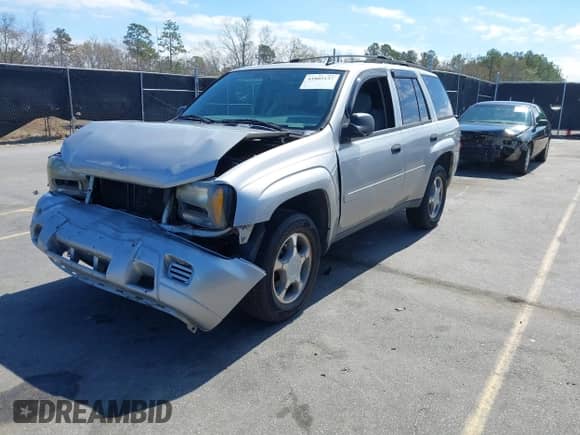 2007 Chevrolet TrailBlazer LT z VIN 1GNDS13SX72216944, wystawiony jako IAAI lot #41802137 z przebiegiem 144 867 mil mil oraz . Historia ofert i sprzedaży dostępna na DreamBid. Obrazek 2.