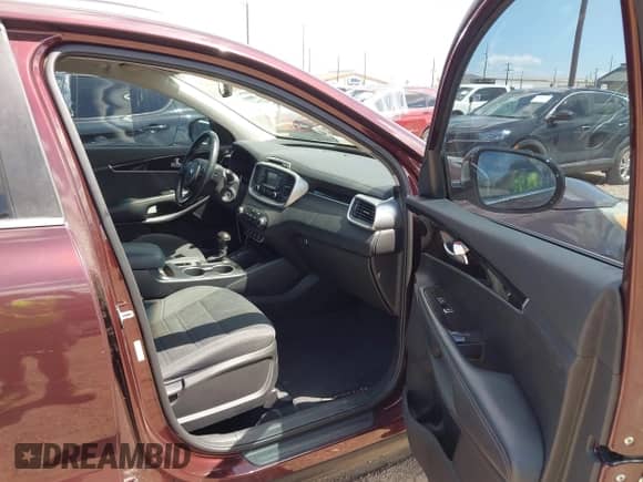 2016 Kia Sorento L with VIN 5XYPG4A38GG169035, listed as a IAAI auction lot 43069831 with 104,276 mi miles and . Bid and sale history available at DreamBid. Image 5.