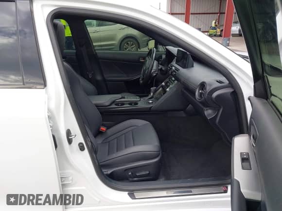 2023 Lexus IS 500 F Sport Performance Premium z VIN JTHAP1D26P5004955, wystawiony jako IAAI lot #43348224 z przebiegiem Nie podano mil oraz . Historia ofert i sprzedaży dostępna na DreamBid. Obrazek 5.