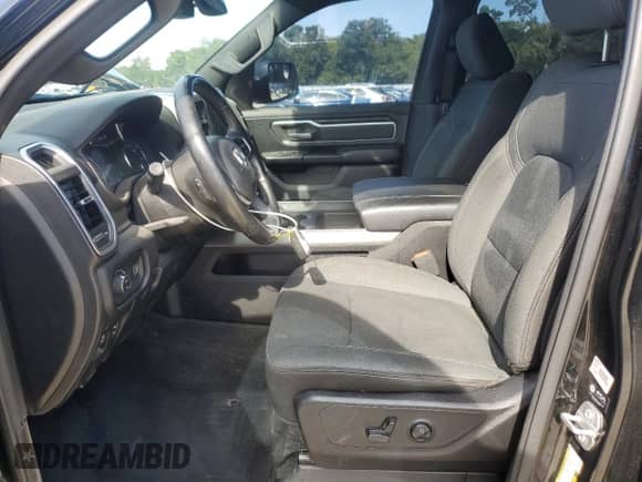 2021 Ram 1500 Big Horn z VIN 1C6RREFT1MN628905, wystawiony jako Copart lot #68542525 z przebiegiem 74 917 mil mil oraz Nie do naprawy • Non repairable. Historia ofert i sprzedaży dostępna na DreamBid. Obrazek 7.