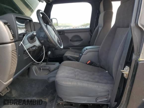 2003 Jeep Wrangler X z VIN 1J4FA39S23P359983, wystawiony jako Copart lot #59469005 z przebiegiem 118 585 mil mil oraz Czysty tytuł • Clean title. Historia ofert i sprzedaży dostępna na DreamBid. Obrazek 7.