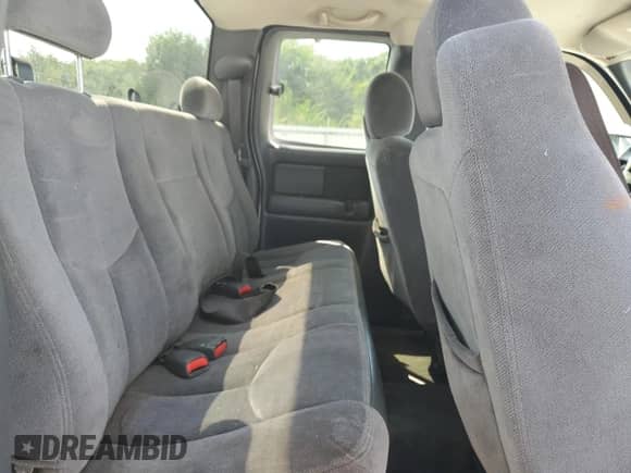 2004 GMC Sierra 1500 SLE z VIN 1GTEK19V44Z328527, wystawiony jako Copart lot #71717325 z przebiegiem Nie podano mil oraz Czysty tytuł • Clean title. Historia ofert i sprzedaży dostępna na DreamBid. Obrazek 10.