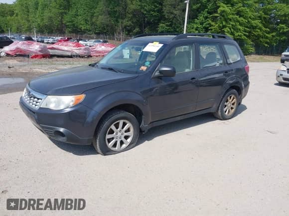 2013 Subaru Forester X z VIN JF2SHABC8DG409179, wystawiony jako IAAI lot #42396146 z przebiegiem 180 339 mil mil oraz . Historia ofert i sprzedaży dostępna na DreamBid. Obrazek 2.