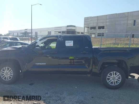 2025 Toyota Tundra SR with VIN 5TFLA5AB6SX050371, listed as a IAAI auction lot 42965187 with 289 mi miles and . Bid and sale history available at DreamBid. Image 14.