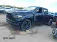 2022 Ram 1500 Big Horn z VIN 1C6RRFFG7NN325122, wystawiony jako IAAI lot #43311239 z przebiegiem 31 601 mil mil oraz . Historia ofert i sprzedaży dostępna na DreamBid. Obrazek 2.