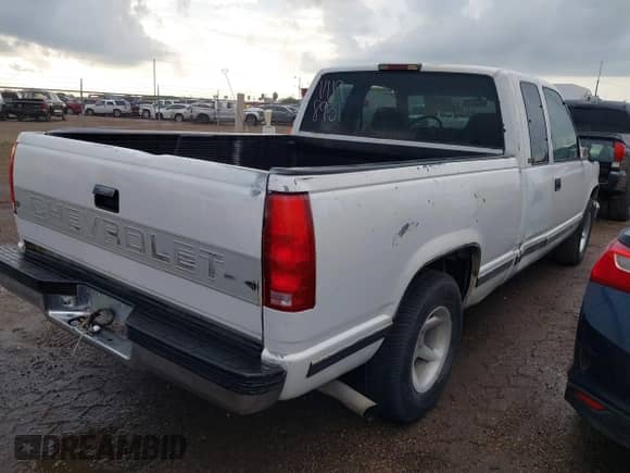 1997 Chevrolet Silverado 1500 with VIN 2GCEC19R9V1198951, listed as a IAAI auction lot 43413451 with 215,096 mi miles and . Bid and sale history available at DreamBid. Image 4.