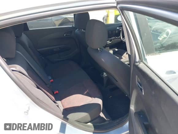 2017 Chevrolet Sonic LT z VIN 1G1JD6SG2H4137394, wystawiony jako IAAI lot #42593186 z przebiegiem 51 431 mil mil oraz . Historia ofert i sprzedaży dostępna na DreamBid. Obrazek 8.