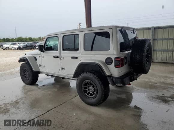 2022 Jeep Wrangler Unlimited Rubicon with VIN 1C4JJXFG4NW154732, listed as a Copart auction lot 45343675 with 18,702 mi miles and Salvage title. Bid and sale history available at DreamBid. Image 2.