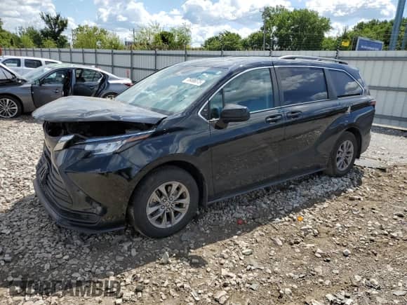 2022 Toyota Sienna LE with VIN 5TDKRKECXNS090064, listed as a Copart auction lot 70496075 with 93,173 mi miles and Salvage title. Bid and sale history available at DreamBid. Image 1.