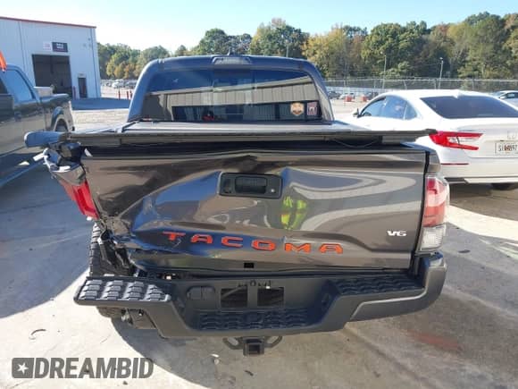 2023 Toyota Tacoma SR с VIN 3TYCZ5AN7PT109786, выставлен на аукционе IAAI как лот 42926073 с пробегом 51 321 миль миль и . История ставок и продаж доступна на DreamBid. Изображение 16.