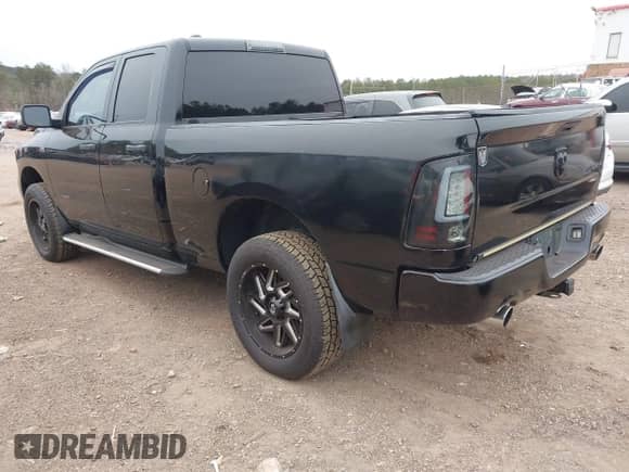 2013 Ram 1500 Tradesman z VIN 1C6RR7FT6DS721268, wystawiony jako IAAI lot #41373331 z przebiegiem 144 795 mil mil oraz . Historia ofert i sprzedaży dostępna na DreamBid. Obrazek 3.