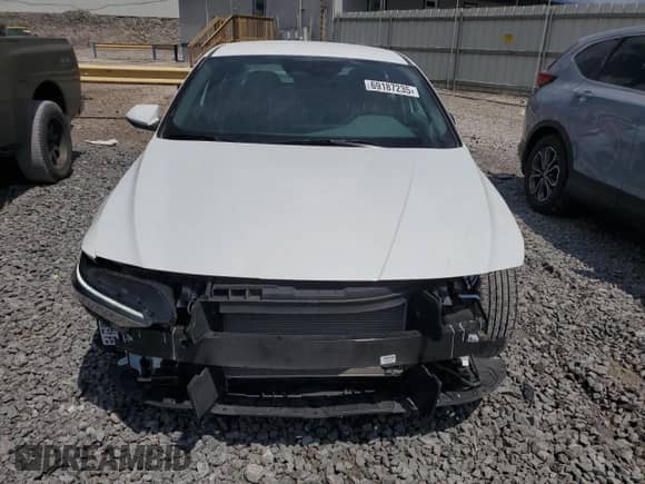 2025 Hyundai Elantra SE with VIN KMHLL4DG4SU034145, listed as a Copart auction lot 69187235 with 1,136 mi miles and Salvage title. Bid and sale history available at DreamBid. Image 5.
