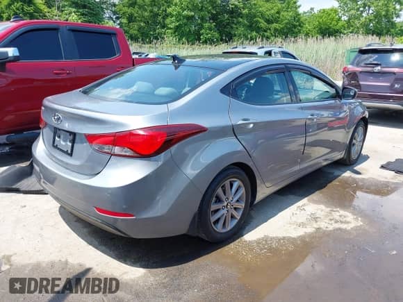 2015 Hyundai Elantra SE z VIN KMHDH4AE2FU223357, wystawiony jako IAAI lot #42376887 z przebiegiem 87 000 mil mil oraz . Historia ofert i sprzedaży dostępna na DreamBid. Obrazek 4.