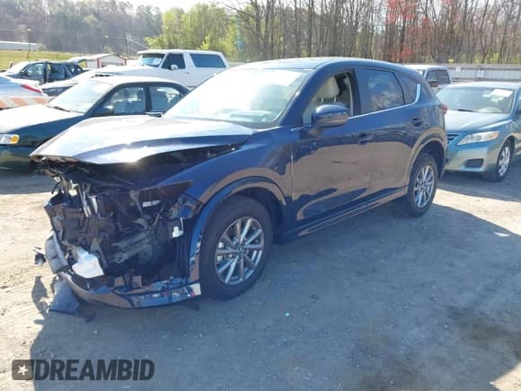 2025 Mazda CX-5 S Preferred z VIN JM3KFBCL9S0603306, wystawiony jako IAAI lot #41876346 z przebiegiem 1 943 mil mil oraz . Historia ofert i sprzedaży dostępna na DreamBid. Obrazek 2.