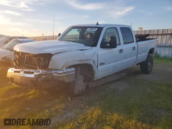 2006 Chevrolet Silverado 3500 SRW Wrk Trk с VIN 1GCHK33DX6F143072, выставлен на аукционе Copart как лот 47038915 с пробегом 295 279 миль миль и Списание • Salvage title. История ставок и продаж доступна на DreamBid. Изображение 1.
