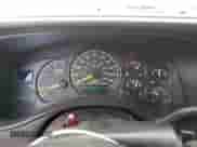 2000 Chevrolet Suburban LT z VIN 3GNFK16T4YG157766, wystawiony jako Copart lot #56097635 z przebiegiem 209 755 mil mil oraz Szkoda całkowita • Salvage title. Historia ofert i sprzedaży dostępna na DreamBid. Obrazek 9.