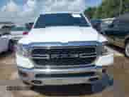 2022 Ram 1500 Big Horn z VIN 1C6RREBT8NN190343, wystawiony jako IAAI lot #42514747 z przebiegiem 65 593 mil mil oraz . Historia ofert i sprzedaży dostępna na DreamBid. Obrazek 13.
