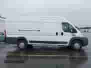 2017 Ram ProMaster Cargo z VIN 3C6URVJG4HE505453, wystawiony jako IAAI lot #43494534 z przebiegiem 77 489 mil mil oraz . Historia ofert i sprzedaży dostępna na DreamBid. Obrazek 14.