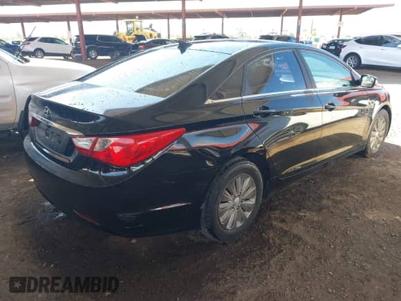 2013 Hyundai Sonata GLS z VIN 5NPEB4AC8DH661283, wystawiony jako IAAI lot #43271538 z przebiegiem 152 577 mil mil oraz . Historia ofert i sprzedaży dostępna na DreamBid. Obrazek 4.