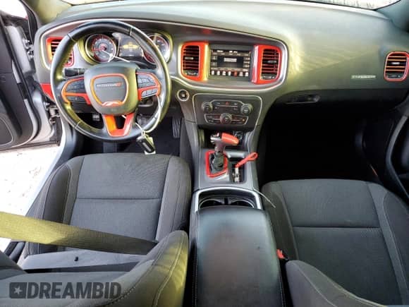 2020 Dodge Charger SXT z VIN 2C3CDXBG0LH245681, wystawiony jako Copart lot #85110685 z przebiegiem 64 465 mil mil oraz Szkoda całkowita • Salvage title. Historia ofert i sprzedaży dostępna na DreamBid. Obrazek 8.