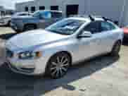 2014 Volvo S60 T5 z VIN YV1612FH9E2272830, wystawiony jako Copart lot #82370605 z przebiegiem 118 971 mil mil oraz Czysty tytuł • Clean title. Historia ofert i sprzedaży dostępna na DreamBid. Obrazek 1.