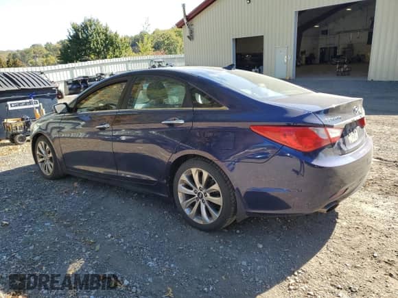 2013 Hyundai Sonata SE z VIN 5NPEC4AC6DH535162, wystawiony jako Copart lot #84705085 z przebiegiem 143 459 mil mil oraz Czysty tytuł • Clean title. Historia ofert i sprzedaży dostępna na DreamBid. Obrazek 2.