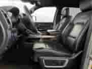 2024 Ram 1500 Laramie z VIN 1C6RREJT0RN220877, wystawiony jako Copart lot #63612485 z przebiegiem 42 532 mil mil oraz Czysty tytuł • Clean title. Historia ofert i sprzedaży dostępna na DreamBid. Obrazek 7.