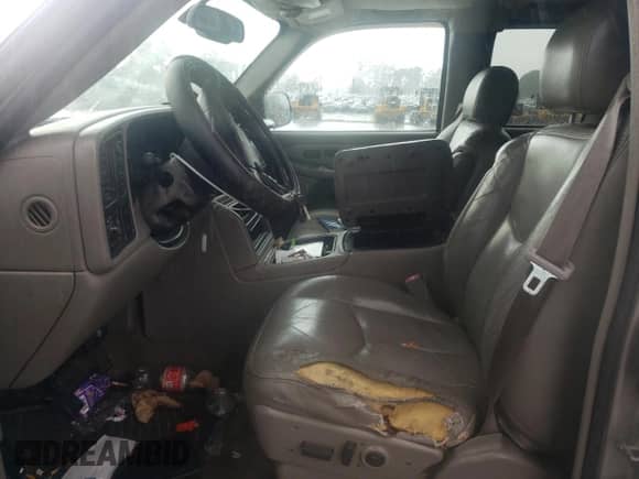2005 GMC Sierra 1500 SLT z VIN 2GTEK19B551263431, wystawiony jako Copart lot #60635575 z przebiegiem 299 324 mil mil oraz Szkoda całkowita • Salvage title. Historia ofert i sprzedaży dostępna na DreamBid. Obrazek 7.