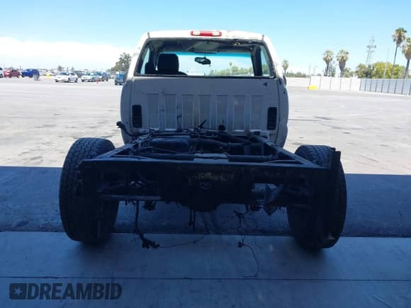 2006 Chevrolet Silverado 1500 Work Truck z VIN 3GCEC14X86G197028, wystawiony jako IAAI lot #42933273 z przebiegiem Nie podano mil oraz . Historia ofert i sprzedaży dostępna na DreamBid. Obrazek 16.