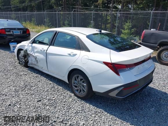 2024 Hyundai Elantra SEL z VIN KMHLM4DG6RU648718, wystawiony jako IAAI lot #43110710 z przebiegiem 52 349 mil mil oraz . Historia ofert i sprzedaży dostępna na DreamBid. Obrazek 3.