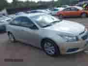 2014 Chevrolet Cruze LS z VIN 1G1PA5SH3E7334994, wystawiony jako IAAI lot #43167254 z przebiegiem 220 378 mil mil oraz . Historia ofert i sprzedaży dostępna na DreamBid. Obrazek 1.