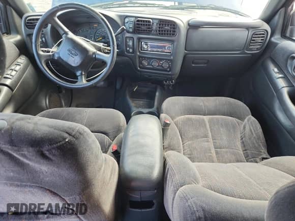 2001 Chevrolet Blazer LT with VIN 1GNDT13W112161047, listed as a Copart auction lot 70198165 with 247,720 mi miles and Salvage title. Bid and sale history available at DreamBid. Image 8.