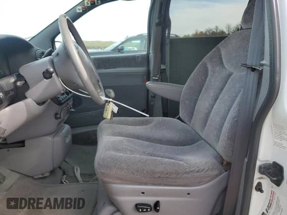 1998 Dodge Grand Caravan with VIN 1B4GP54R7WB598906, listed as a Copart auction lot 53277945 with 86,988 mi miles and Clean title. Bid and sale history available at DreamBid. Image 7.