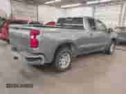 2020 Chevrolet Silverado 1500 LT z VIN 1GCRYDED6LZ294099, wystawiony jako IAAI lot #43069145 z przebiegiem 69 675 mil mil oraz . Historia ofert i sprzedaży dostępna na DreamBid. Obrazek 4.
