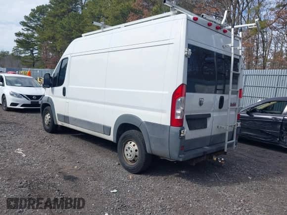 2014 Ram ProMaster Cargo z VIN 3C6TRVBG3EE105518, wystawiony jako IAAI lot #41673098 z przebiegiem 201 978 mil mil oraz . Historia ofert i sprzedaży dostępna na DreamBid. Obrazek 3.