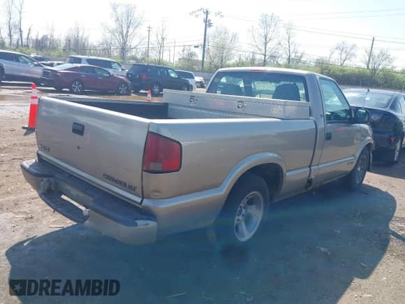 1998 Chevrolet S-10 LS с VIN 1GCCS1440WK191085, выставлен на аукционе IAAI как лот 41918144 с пробегом 428 168 миль миль и . История ставок и продаж доступна на DreamBid. Изображение 4.