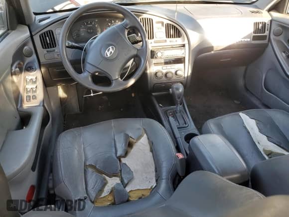 2004 Hyundai Elantra GT z VIN KMHDN56D34U108018, wystawiony jako Copart lot #78328084 z przebiegiem 133 362 mil mil oraz Czysty tytuł • Clean title. Historia ofert i sprzedaży dostępna na DreamBid. Obrazek 8.