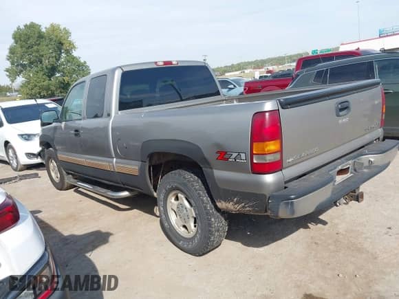 2001 Chevrolet Silverado 1500 LS z VIN 2GCEK19T411311519, wystawiony jako IAAI lot #43332797 z przebiegiem 180 303 mil mil oraz . Historia ofert i sprzedaży dostępna na DreamBid. Obrazek 3.