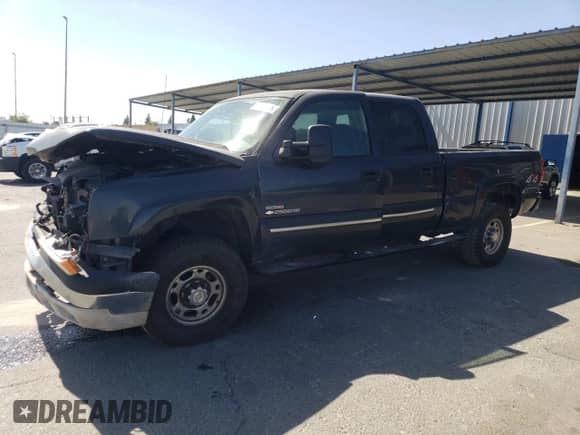 2005 Chevrolet Silverado 2500HD LS z VIN 1GCHK23285F807540, wystawiony jako Copart lot #62117265 z przebiegiem 223 321 mil mil oraz Szkoda całkowita • Salvage title. Historia ofert i sprzedaży dostępna na DreamBid. Obrazek 1.
