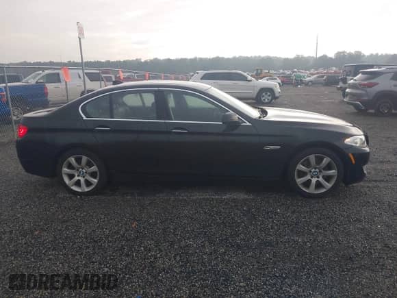 2013 BMW 5 Series 535i xDrive с VIN WBAFU7C55DDU73189, выставлен на аукционе IAAI как лот 42509946 с пробегом 118 529 миль миль и . История ставок и продаж доступна на DreamBid. Изображение 13.