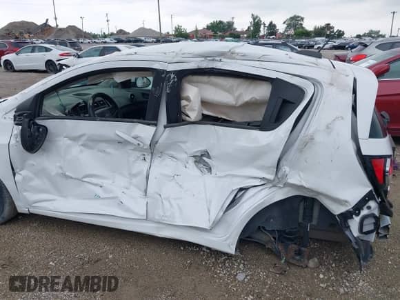 2016 Chevrolet Sonic LS z VIN 1G1JA6SH5G4109671, wystawiony jako IAAI lot #39954571 z przebiegiem 145 219 mil mil oraz . Historia ofert i sprzedaży dostępna na DreamBid. Obrazek 6.