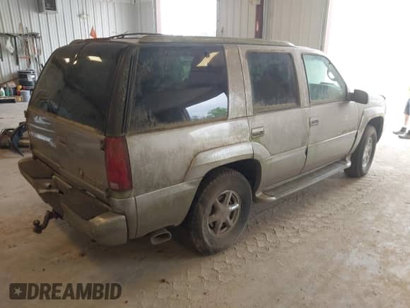 2000 Cadillac Escalade with VIN 1GYEK13R9YR122289, listed as a IAAI auction lot 42586757 with 241,346 mi miles and . Bid and sale history available at DreamBid. Image 4.