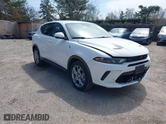 2024 Dodge Hornet R/T z VIN ZACPDFCW8R3A28634, wystawiony jako IAAI lot #42019630 z przebiegiem 19 029 mil mil oraz . Historia ofert i sprzedaży dostępna na DreamBid. Obrazek 1.