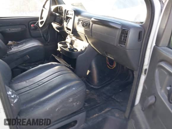 2002 Chevrolet Express with VIN 1GCEG15W321157717, listed as a IAAI auction lot 41716922 with Not provided miles and . Bid and sale history available at DreamBid. Image 5.